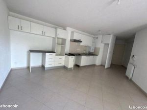 Particulier vend T3 65 m²  Balcon sans vis-à-vis  Résidence calme