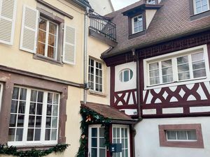 COLMAR Maison Hyper Centre : 3 appartements / 1 commerce