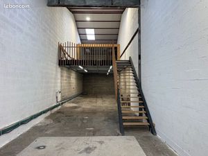 A VENDRE – local commercial lumineux avec mezzanine – anglet (zone artisanale)