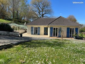 Maison avec grand jardin et garage