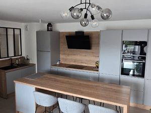 T4 + terrasse + parkings sous sol