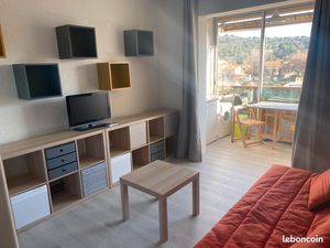 Studio meublé Sanary centre loc à l'année parking privé