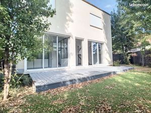 Local 180 m² SAINT MAUR DES FOSSES