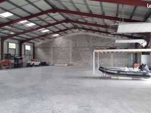 Local industriel 695 m²