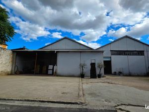 Local industriel 1 866 m²