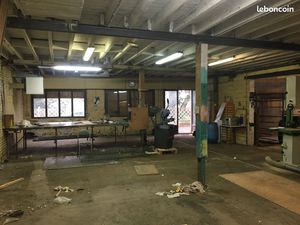BATIMENT 300m2  pour loft  investisseur ou local entreprise