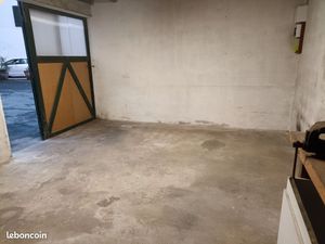 Garage avec mezzanine