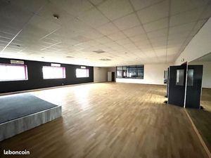 Local salle de sport 225 m²