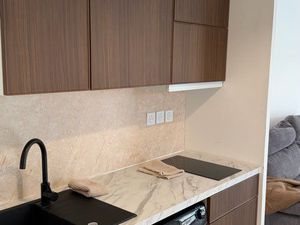 Studio lumineux à louer - immeuble neuf  6e étage