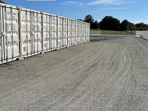 Terrain industriel/artisanal de 1125 m² avec un local de stockage de 84 m²