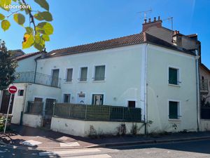 3 chambres + grand garage  cave et grenier