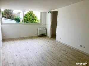 Local commercial 220 m2 bureaux et magasin Fréjus