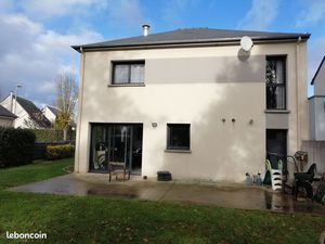 Maison GEVEZE T6 A VENDRE