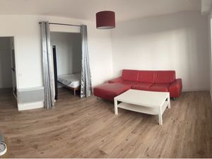 Studio T1 très lumineux