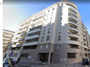 Loue T4 – 87 m² avec balcon  parking box et cuisine équipée – Villeurbanne Mairie - 1400 c