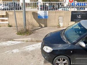 Bureau dans zone commerciale