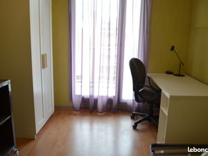 Chambre meublée pour étudiante ou jeune salariée