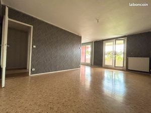 T3 avec balcon et stationnement