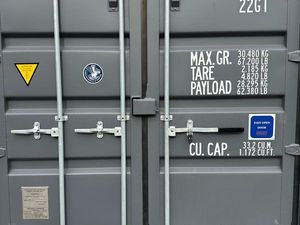 Loue containers 20 pieds box sur terrain privé accès par portail électrique caméra seras i