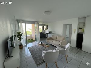 Particulier vend T2 de 39 m2 rue Edmond Rostand avec balcon  parking  piscine et tennis