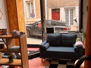 Local commercial lumineux – Poitiers centre (18 m²)