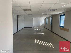 Local industriel 660 m²