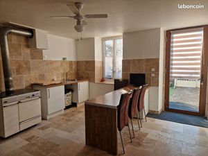 Maison de ville lumineuse avrc cours