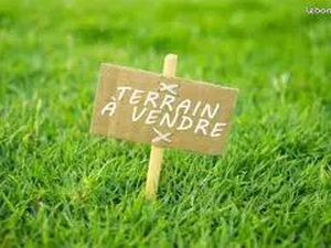 Beau terrain en retrait viabilisé