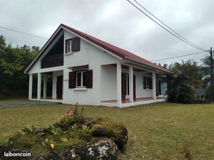 LOUE VILLA F5 NON MEUBLEE 3chambres  BEL AIR  ST JOSEPH