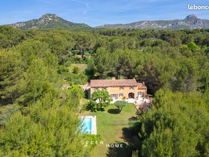 Propriété 6 pièces 260 m²