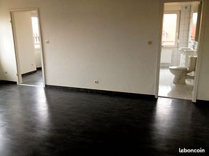 Particulier  loue Sgms centre-ville  1 rue du Château  appartement F2 de 60m2 au 3ème étag
