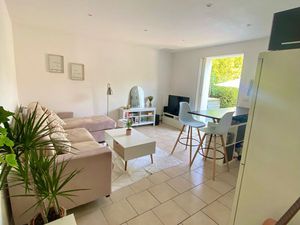 Particulier loue T2 rénové avec jardin privatif aux Lônes