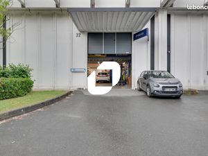 Local industriel 1 353 m²