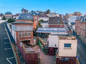 Local - bureaux - restaurant - habitation - loft atelier - 300m2 au sol