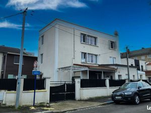 IMMEUBLE DE RAPPORT - IDEAL INVESTISSEUR - 7 appartements loués + un garage + un jardin