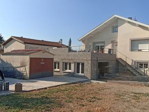 Maison 4 chambres – 110 m² – Grand terrain 1 392 m² – Toit terrasse – Garages