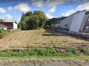 Lannemezan  beau terrain plat 2600m2 ideal pouractivité pro avec habitation