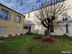 Beau studio meublé Rueil centre  au calme et ensoleillé