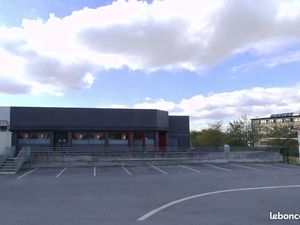 Local commercial 595 m² Salouël