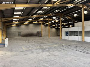Local industriel 1 400 m²
