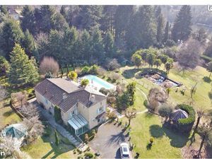 Magnifique propriété avec piscine chauffée couverte sur les hauteurs de sarlat