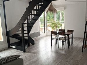 Magnifique duplex meublé T2– dernier étage avec grande terrasse – centre de Caen – Garage 