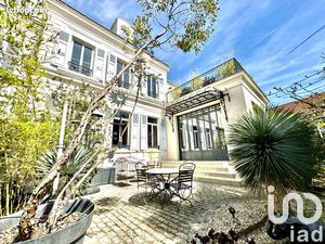 Chateau 10 pièces 255 m²