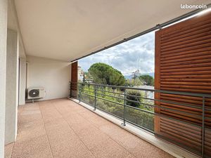 Appartement type 2 avec terrasse et garage