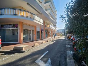 Murs commerciaux Fréjus plage à vendre ou à louer