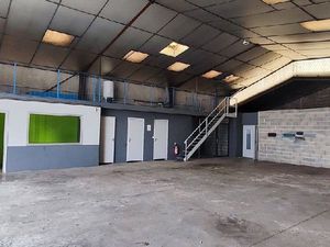 Local d'activité 320 m²