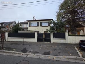 A VILLEPINTE proche de la gare   pavillon familliale de 140m²