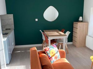 Disponible à partir du 30 août - Studio meublé neuf - 27m² - Exposé Sud sur cour