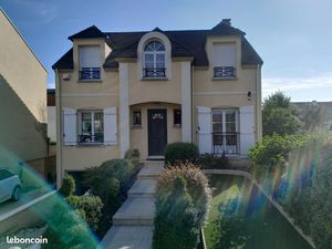 Maison 6 pièces 142m2 au sol