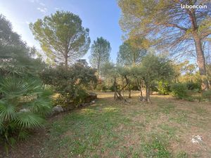 Terrain 1 372 m² Carces